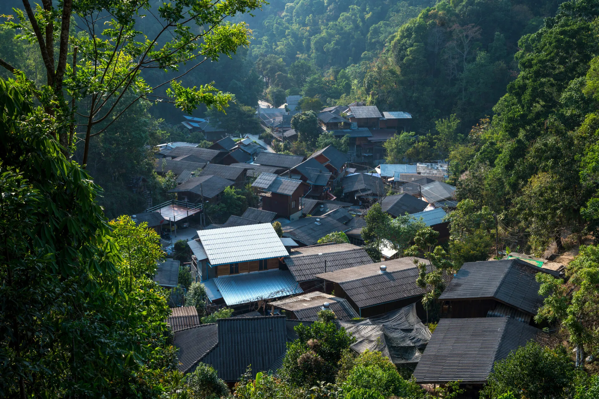 Atmosphere of Ban Mae Kampong amidst green valleys